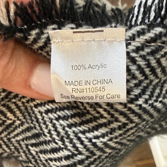 Cracker Barrel Black and White Plaid Cape - Picture 3 of 5